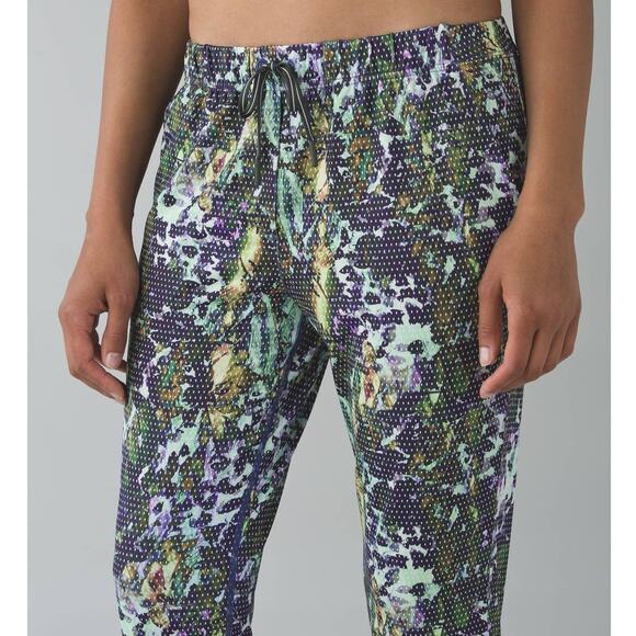 Lululemon Jet Crop Luxtreme Slim Floral Sport White Multi - Picture 7 of 9